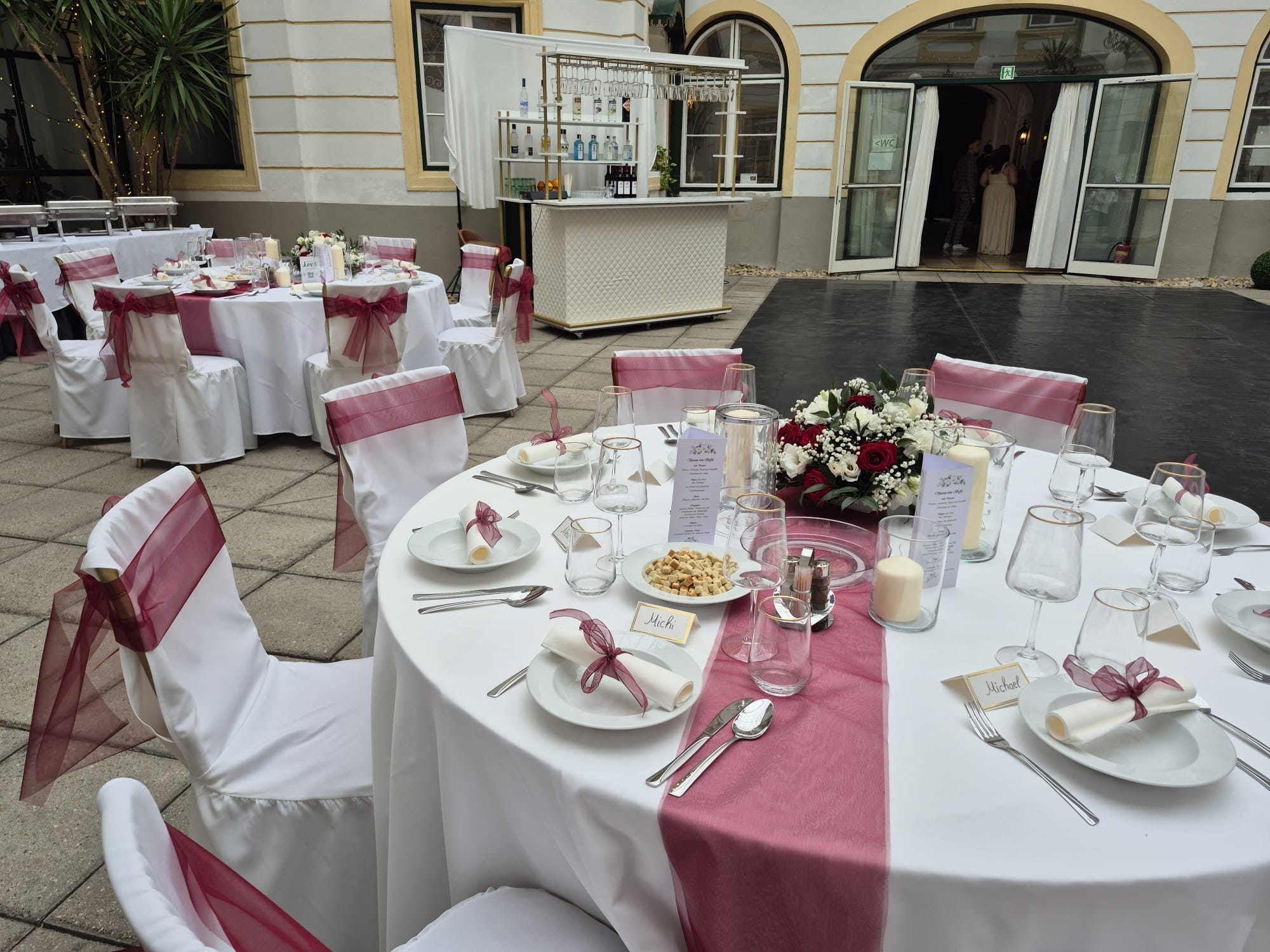 Festliche Tischdekoration bei einer Hochzeit in Wien – Event-Profi Catering